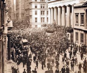 Blog Image of a crowd outside a bank during the 1907 bank panic