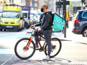 Blog Angrynomics: Picture of a gig economy delivery worker